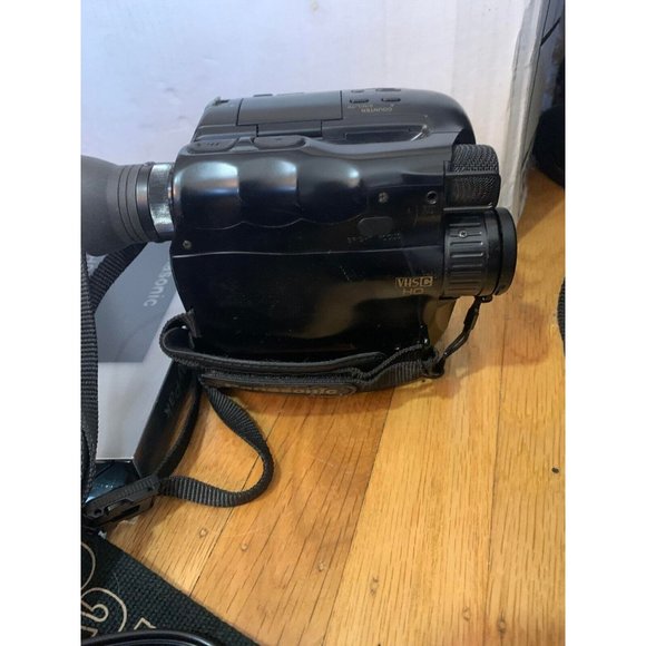 Panasonic Palmcorder AFx6 with Case & Batteries - Powers On Untested - Picture 4 of 6